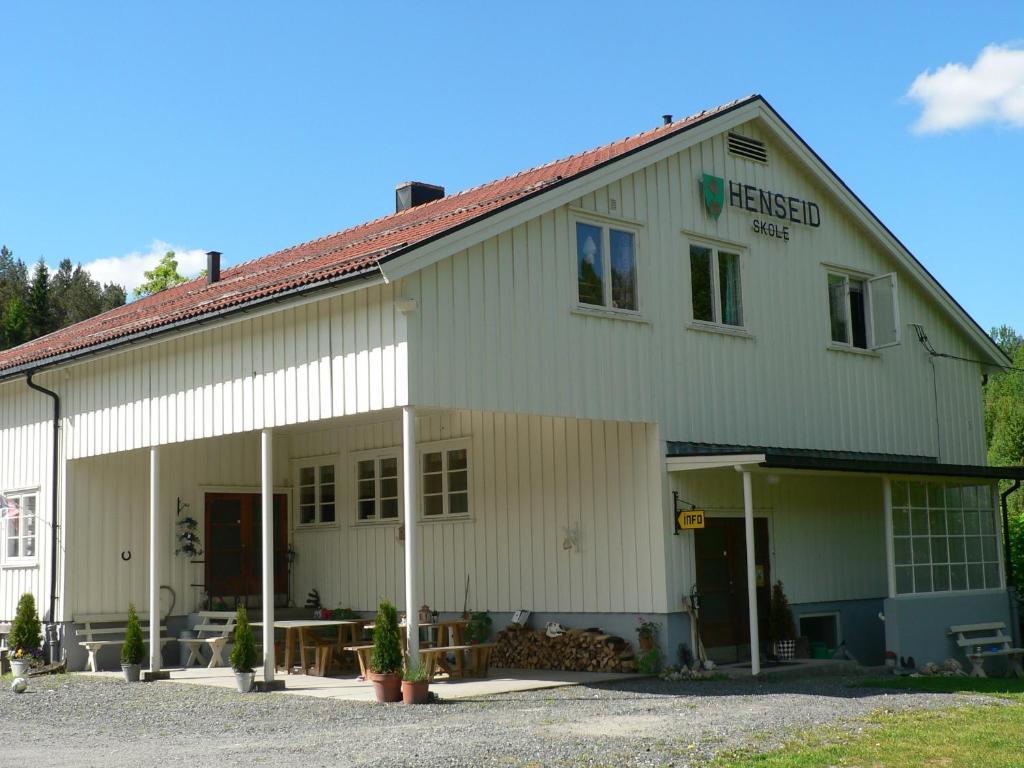 Henseid Skole Apartamento Hennseid